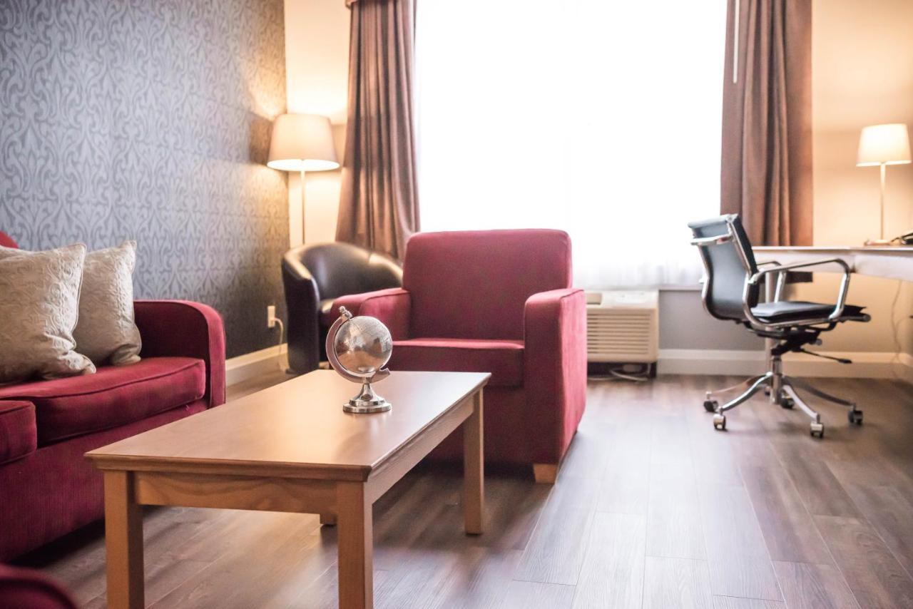 Cambridge Hotel And Conference Centre Εξωτερικό φωτογραφία