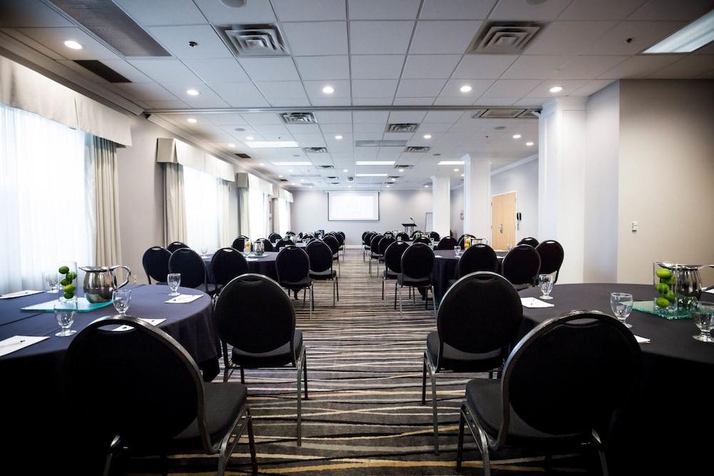 Cambridge Hotel And Conference Centre Εξωτερικό φωτογραφία