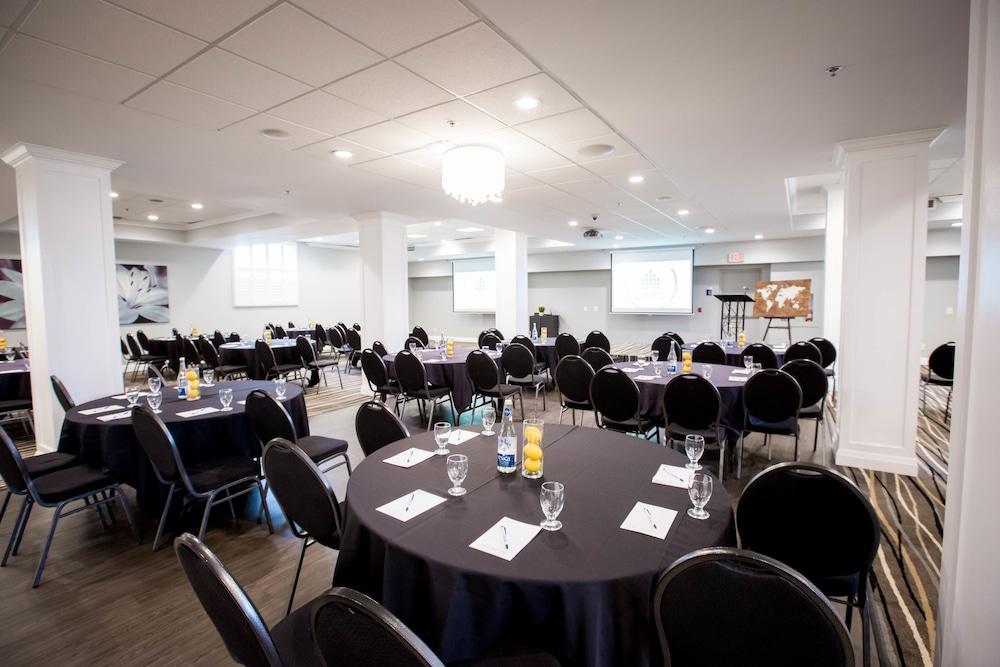 Cambridge Hotel And Conference Centre Εξωτερικό φωτογραφία