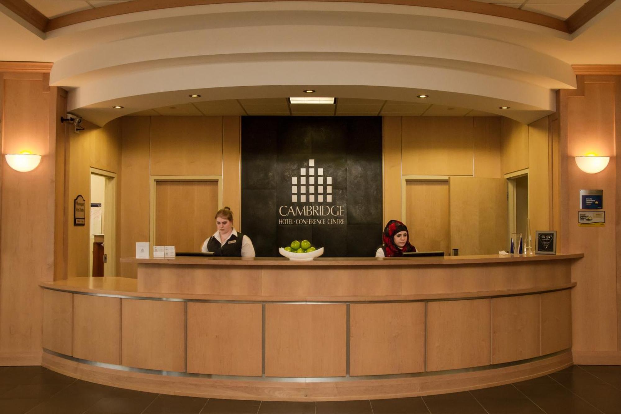 Cambridge Hotel And Conference Centre Εξωτερικό φωτογραφία