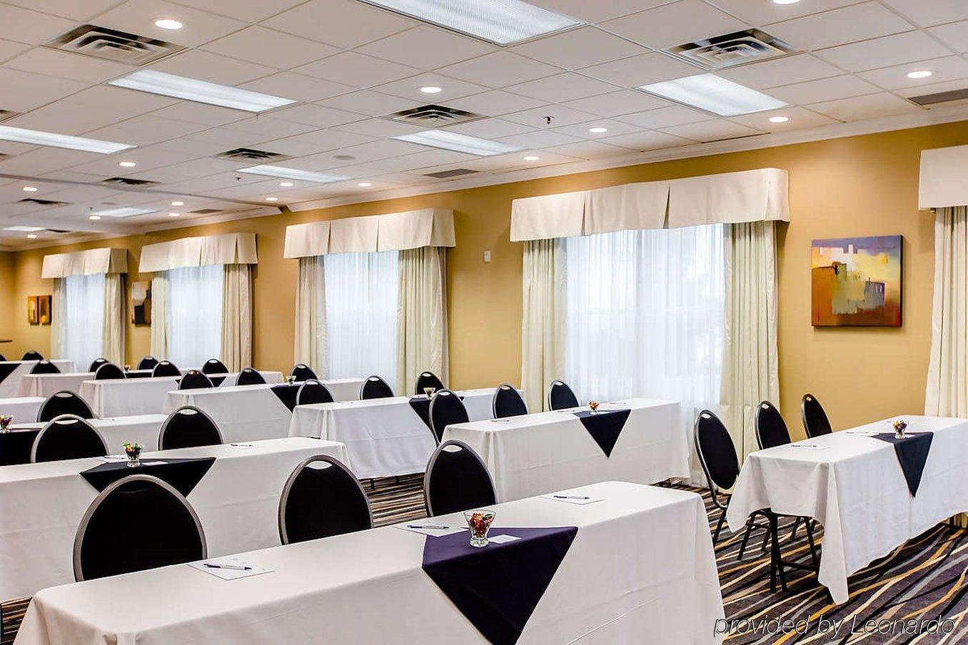 Cambridge Hotel And Conference Centre Εξωτερικό φωτογραφία