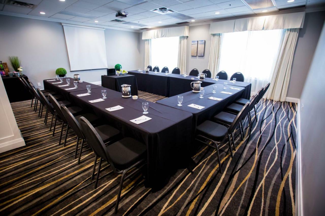 Cambridge Hotel And Conference Centre Εξωτερικό φωτογραφία