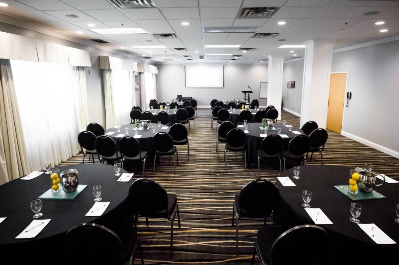 Cambridge Hotel And Conference Centre Εξωτερικό φωτογραφία